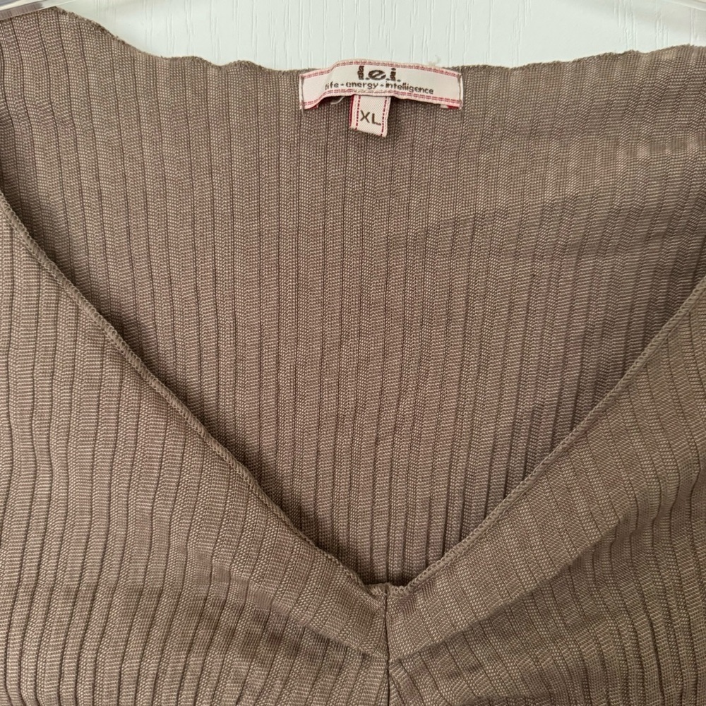 L.e.i. V-neck Top, XL - Picture 3 of 4